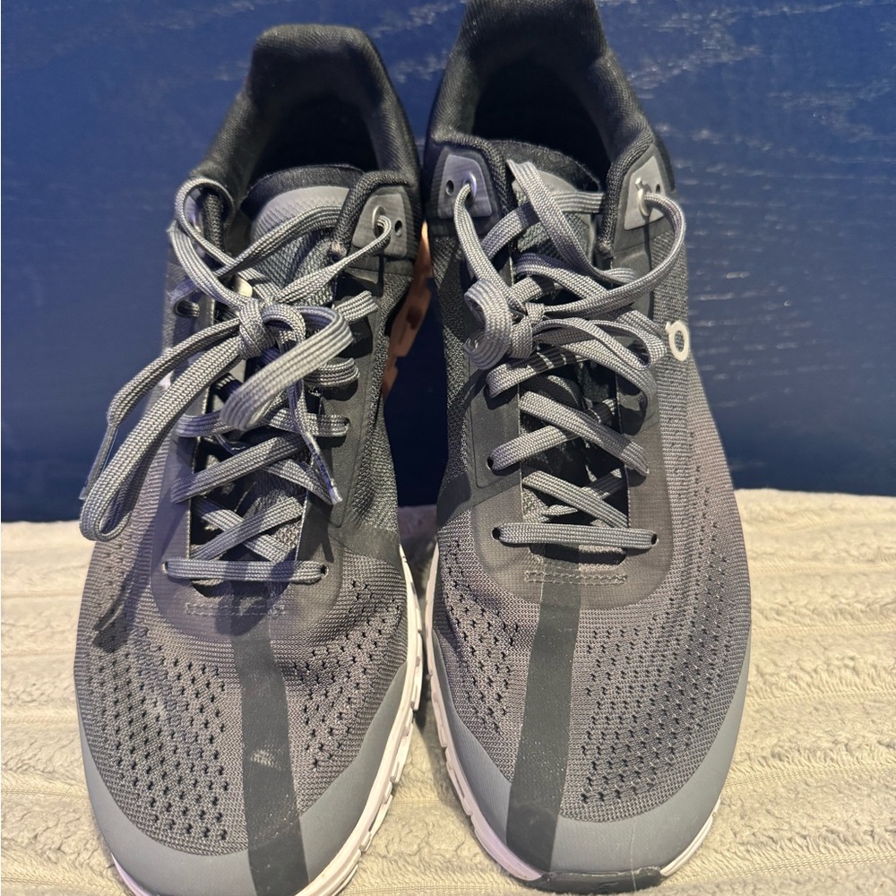 On Cloud Women's Gray Athletic Shoes